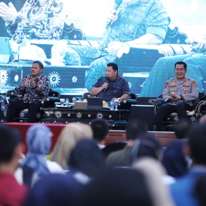 Kuliah Umum dan Pemusnahan BB di Unram — foto 2
