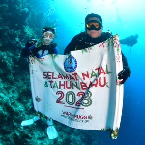 Kepala BNN RI Ucapkan Selamat Natal dan Tahun Baru 2023 Dari Dalam Laut Bunaken — foto 1
