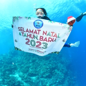 Kepala BNN RI Ucapkan Selamat Natal dan Tahun Baru 2023 Dari Dalam Laut Bunaken — foto 13