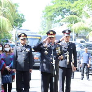 Kepala BNN RI menghadiri sekaligus menjadi Irup Persemayaman dan Pemberangkatan Jenazah Drs. A. Kliment Dwikorjanto, M.Si. — foto 5