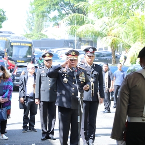 Kepala BNN RI menghadiri sekaligus menjadi Irup Persemayaman dan Pemberangkatan Jenazah Drs. A. Kliment Dwikorjanto, M.Si. — foto 7