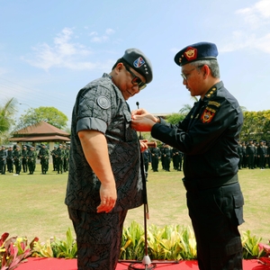Kepala BNN RI Terima Brevet Kehormatan Patroli Laut DJBC — foto 3