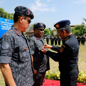 Kepala BNN RI Terima Brevet Kehormatan Patroli Laut DJBC — foto 4