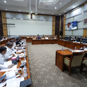 Rapat Dengar Pendapat antara BNN dengan DPR RI — foto 6