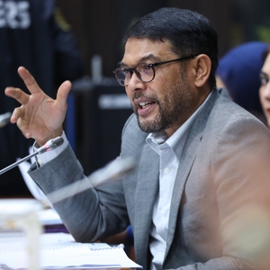 Rapat Dengar Pendapat antara BNN dengan DPR RI — foto 7