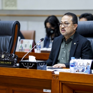 Rapat Dengar Pendapat antara BNN dengan DPR RI — foto 15