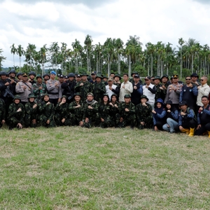 BNN RI KEMBALI MUSNAHKAN LADANG GANJA SIAP PANEN DI ACEH UTARA — foto 7
