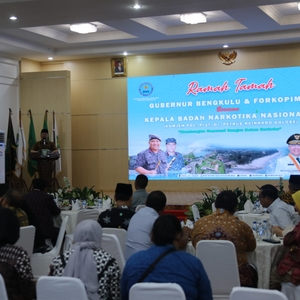 Ramah Tamah Kepala BNN RI Komjen Pol. Prof. DR. Petrus R. Golose Dengan Gubernunr Provinsi Bengkulu — foto 2