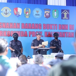 BNN RI MUSNAHKAN BARANG BUKTI NARKOTIKA DARI WILAYAH PERBATASAN INDONESIA-MALAYSIA DI PONTIANAK — foto 13