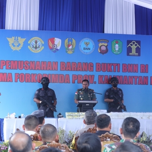 BNN RI MUSNAHKAN BARANG BUKTI NARKOTIKA DARI WILAYAH PERBATASAN INDONESIA-MALAYSIA DI PONTIANAK — foto 17
