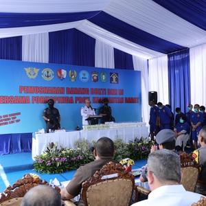 BNN RI MUSNAHKAN BARANG BUKTI NARKOTIKA DARI WILAYAH PERBATASAN INDONESIA-MALAYSIA DI PONTIANAK — foto 20