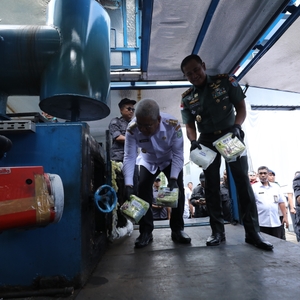 BNN RI MUSNAHKAN BARANG BUKTI NARKOTIKA DARI WILAYAH PERBATASAN INDONESIA-MALAYSIA DI PONTIANAK — foto 24