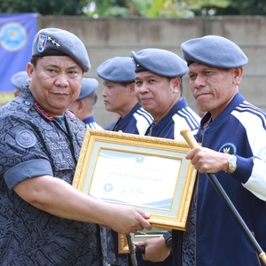 KEPALA BNN RI BERIKAN PENGHARGAAN KEPADA BNNP YANG BERHASIL BANGUN ZONA INTEGRITAS — foto 1