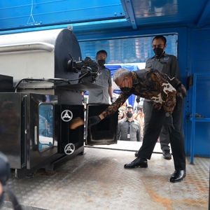 BNN MUSNAHKAN 200 KG GANJA SIAP EDAR JAKARTA — foto 7