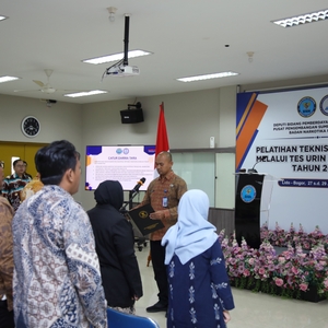 BNN GELAR PELATIHAN TEKNIS DETEKSI DINI MELALUI TES URIN UJI NARKOBA TAHUN 2024 — foto 4