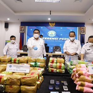 Rilis ungkap kasus Narkotika jenis Sabu dan Ekstasi, Kamis (28/1) — foto 6