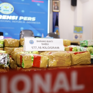 Rilis ungkap kasus Narkotika jenis Sabu dan Ekstasi, Kamis (28/1) — foto 9
