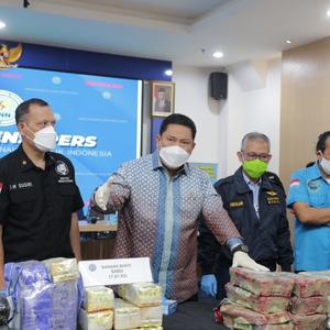 Rilis Ungkap Kasus Narkotika Jenis Sabu Jaringan Internasional — foto 12