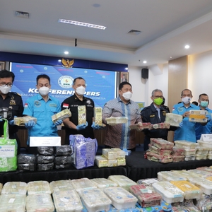 Rilis Ungkap Kasus Narkotika Jenis Sabu Jaringan Internasional — foto 15