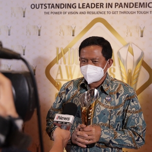 Sestama BNN RI menerima penghargaan pada kategori Collaborative and Sinergetic Stakeholders Partnership dalam ajang Indonesia Awards 2021 — foto 1