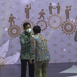 Sestama BNN RI menerima penghargaan pada kategori Collaborative and Sinergetic Stakeholders Partnership dalam ajang Indonesia Awards 2021 — foto 2