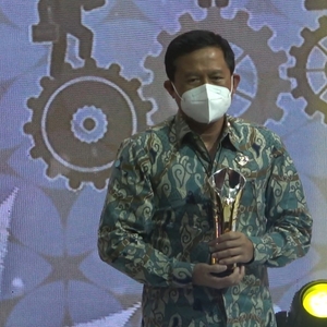 Sestama BNN RI menerima penghargaan pada kategori Collaborative and Sinergetic Stakeholders Partnership dalam ajang Indonesia Awards 2021 — foto 4