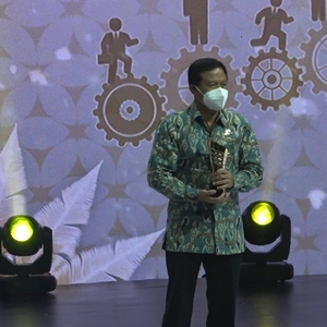 Sestama BNN RI menerima penghargaan pada kategori Collaborative and Sinergetic Stakeholders Partnership dalam ajang Indonesia Awards 2021 — foto 6