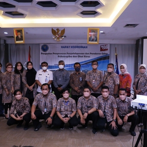BNN – STAKEHOLDER PERKUAT AKSI MELAWAN NARKOBA MELALUI PENGUATAN PENGAWASAN DISTRIBUSI PSIKOTROPIKA DAN OBAT KERAS — foto 6