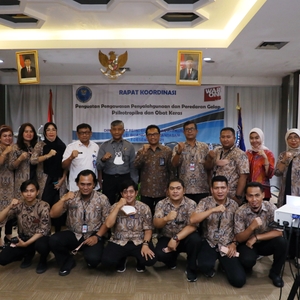 BNN – STAKEHOLDER PERKUAT AKSI MELAWAN NARKOBA MELALUI PENGUATAN PENGAWASAN DISTRIBUSI PSIKOTROPIKA DAN OBAT KERAS — foto 7