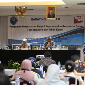 BNN – STAKEHOLDER PERKUAT AKSI MELAWAN NARKOBA MELALUI PENGUATAN PENGAWASAN DISTRIBUSI PSIKOTROPIKA DAN OBAT KERAS — foto 8