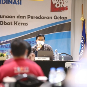 BNN – STAKEHOLDER PERKUAT AKSI MELAWAN NARKOBA MELALUI PENGUATAN PENGAWASAN DISTRIBUSI PSIKOTROPIKA DAN OBAT KERAS — foto 12