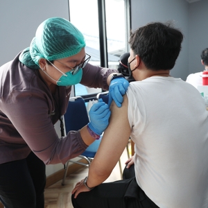 Pemberian Vaksin Booster — foto 1