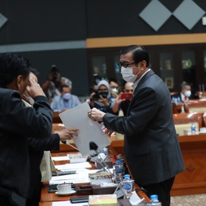 Rapat bersama BNN, Menkumham, Menpan RB, Menkes, Polri, Mensos,Kejagung — foto 3