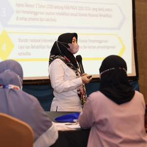 TINGKATKAN PELAYANAN REHABILITASI, BNN RI BEKALI PETUGAS ASISTENSI STANDARDISASI — foto 2