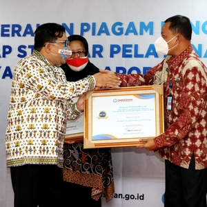 BNN Raih Penghargaan Kepatuhan Terhadap Standar Pelayanan Publik dari Ombudsman Republik Indonesia — foto 3