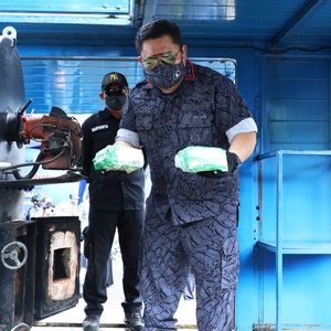 Pemusnahan Barang Bukti 308 kg sabu dan 29 ribu butir happy five — foto 4