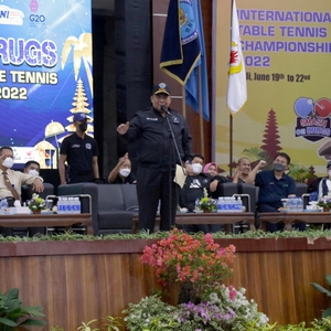 Dr. Petrus Reinhard Golose menutup secara resmi kegiatan Smash on Drugs International Table Tennis Championship 2022 — foto 3