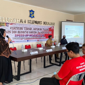BNN RI Beri Keterampilan Pelatihan Pembuatan Video Promosi Dengan Menggunakan HP Android Pada Daerah Rawan Narkoba di Surabaya — foto 1